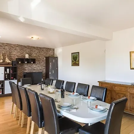 Ivy Mit Perfekter Privatsphaere, Pool, Sauna