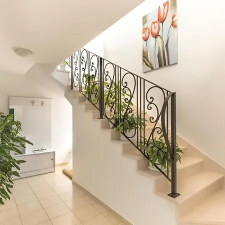 Holiday home Ivy Mit Perfekter Privatsphaere, Pool, Sauna Opanci