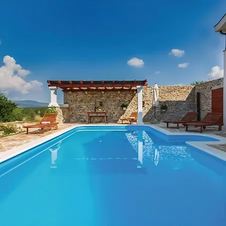 Holiday home Ivy Mit Perfekter Privatsphaere, Pool, Sauna *