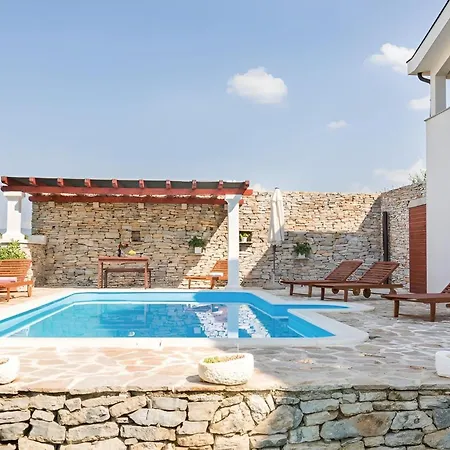 Nyaraló Ivy Mit Perfekter Privatsphaere, Pool, Sauna *