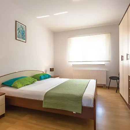 Ivy Mit Perfekter Privatsphaere, Pool, Sauna Nyaraló